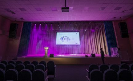 Актовый зал школы №21 г. Серов (BLS Multimedia). Россия, г. Серов